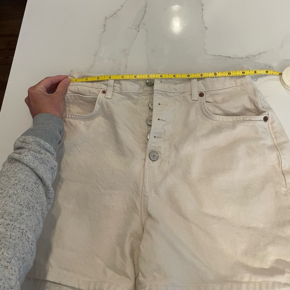 Reformation Cream High Rise button fly Jean shorts. Size 28 - Picture 6 of 7